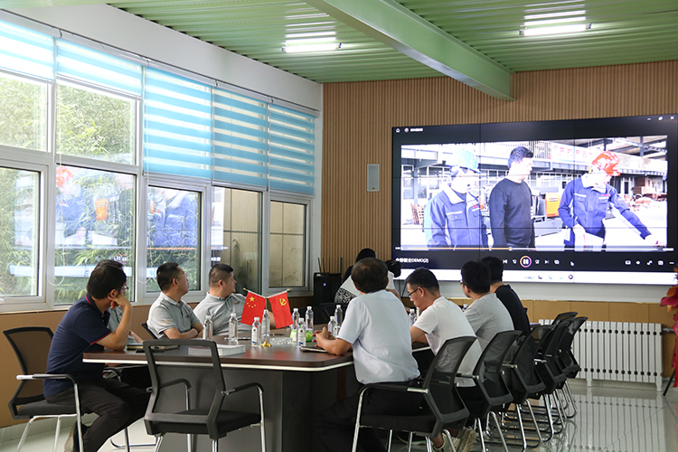 帶鋸條“龍頭”企業泰嘉股份、山東大學機械學院研發團隊和金鋒鋸業共襄鋸床新品研討會